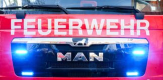 Peinliche Panne bei der Feuerwehr in Netphen: Dort wurde ein neues Gerätehaus so niedrig gebaut, dass die Wagen nicht hineinpassen. (Symbolbild)