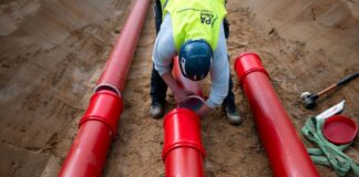 Amprion: Neue Stromautobahnen werden Engpasskosten senken Die neue Stromautobahn A-Nord soll 2027 in Betrieb gehen. Zusammen mit der Leitung Ultranet wird sie dafür sorgen, dass jährlich rund 700 Millionen Euro weniger Engpasskosten anfallen, sagt Netzbetreiber Amprion. (Symbolbild)