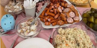Spezialitäten und Geselligkeit: Velberter Schlesier sorgen für Osterspaß Schlesisches Essen war eine der Hauptzutaten für den gelungenen Nachmittag. Foto: privat/LMS