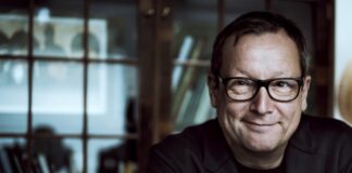 Matthias Brandt gastiert bei den Philharmonikern. Foto: Arne Lesmann