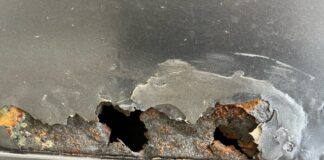 Bei Kontrolle: Polizei stellt Diebesgut sicher Der Audi war an mehreren Stellen komplett durchgerostet. Foto: Polizei