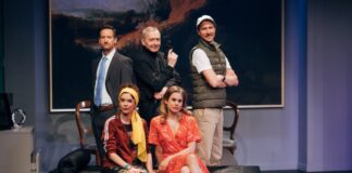 Mörderisch witzige Krimi-Komödie in der Stadthalle Erkrath Am Mittwoch, den 29.04.2026, um 20:00 Uhr verspricht das Theater „Bis dass der Tod…“ mörderisch gute Unterhaltung auf der Bühne der Erkrather Stadthalle. Foto: Hendrick Nix