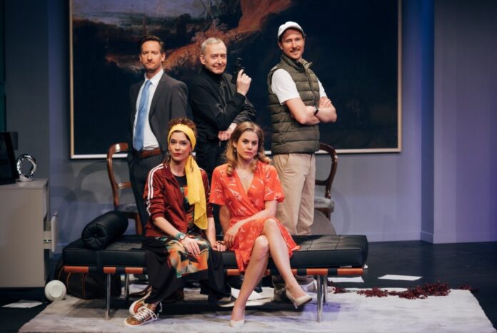 Am Mittwoch, den 29.04.2026, um 20:00 Uhr verspricht das Theater „Bis dass der Tod…“ mörderisch gute Unterhaltung auf der Bühne der Erkrather Stadthalle. Foto: Hendrick Nix