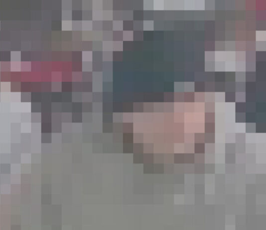 Trickdiebstahl in Ratinger Tiefgarage: Wer kennt diesen Mann? Die Polizei sucht diesen Unbekannten. Foto (verfremdet): Polizei