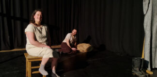 Das kleine Theater Nebenan feiert mit "Messer in Hennen" Premiere. Foto: kleines Theater Nebenan