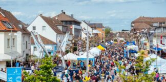 „Feiern für alle“: Monheimer Frühlingsfest unter den Gewinnern Das Frühlingsfest lockt jedes Jahr zahlreiche Besucher nach Monheim Mitte. In diesem Jahr findet es am Sonntag, 19. April, statt. Foto: Stadt Monheim am Rhein / Tim Kögler