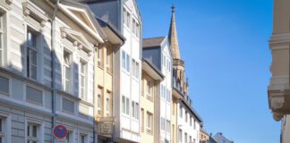 Velberter Pflegeheim erneut gerettet: Betreiberwechsel im Rheinischen Hof Die Seniorenresidenz Rheinischer Hof liegt an der Kolpingstraße in Velbert. Foto: Mathias Kehren