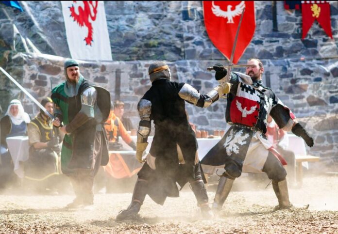 Ritterspiele Georgs Ritter Die Ritterspiele mit den Georgs Rittern sorgen für ein actionreiches Spektakel. Foto: Schloss Burg