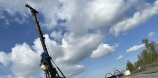 A42: Mit Rütteln und Schütteln wird der Boden fest Per Rüttelstopfverdichtung wird der Boden bearbeitet. Foto: Autobahn GmbH des Bundes