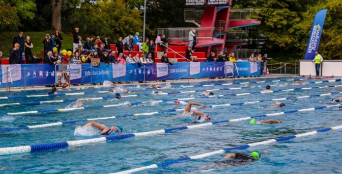 Schwimmen-1 Schwimmen ist eine der Disziplinen des Triathlons. Foto: Stadtwerke Ratingen Triathlon/ Ingo Kutsche.