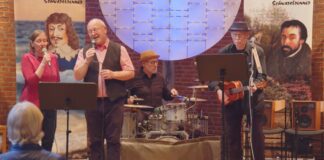 Musik und Haltung Die Schwarzbrenner auf der Bühne, Bild: Fritz Keuenhoff