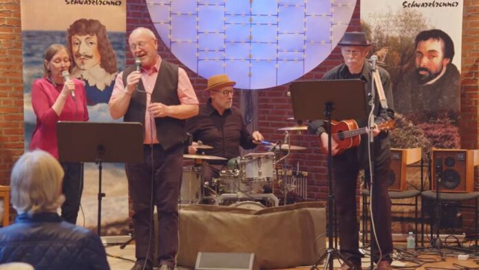 Spee Fleming Die Schwarzbrenner auf der Bühne, Bild: Fritz Keuenhoff