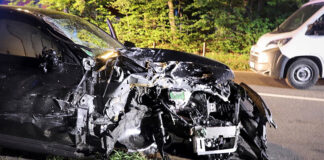 Junge Fahrerin verursacht schweren Unfall mit getuntem Mercedes