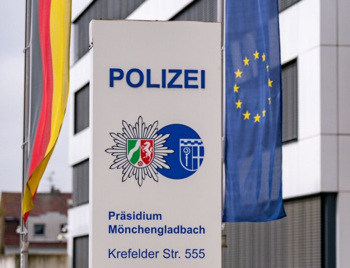 "Schwerwiegende Vorwürfe" gegen drei Polizei-Führungskräfte Die Staatsanwaltschaft sieht gegen mehrere Polizisten einen Anfangsverdacht für Straftaten.