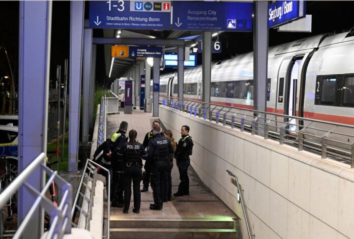 Mann droht mit Anschlag in ICE Der 20-Jährige kam in Polizeigewahrsam.