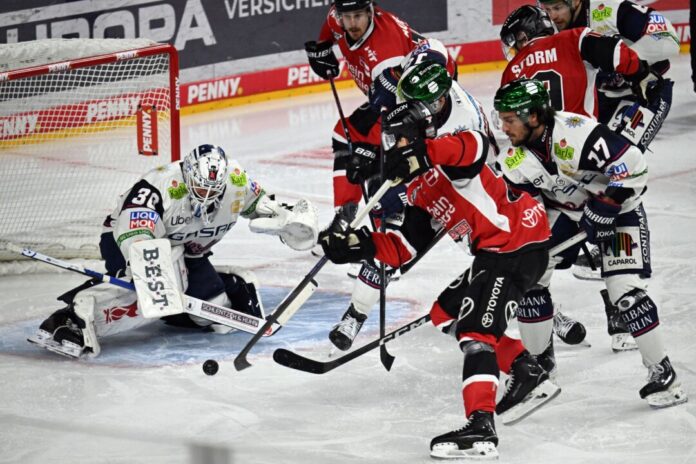 Jake Hildebrand (Eisbären Berlin) Für Keeper Jake Hildebrand ist die Saison beendet. (Archivbild)