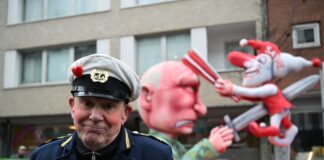 Tilly: Putin-Regime macht sich zum Narren Karnevalswagenbauer Jacques Tilly ist von einem russischen Gericht zu achteinhalb Jahren Haft verurteilt worden (Archivbild).