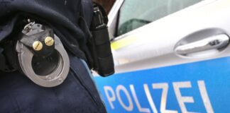 Die Polizei hat einen 30-jährigen Kölner festgenommen und wirft ihm unter anderem räuberische Erpressung vor. (Symbolbild)