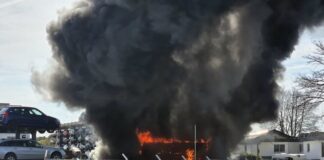 Geschätzt 300.000 Euro Schaden bei Brand nahe Gütersloh Starker Rauch nach dem Brand.