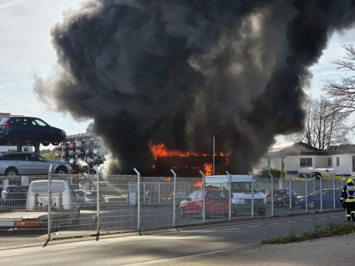 Brände Starker Rauch nach dem Brand.