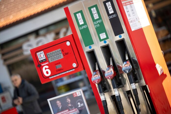 Hohe Spritpreise Die Inflation hat angezogen, was vor allem an deutlich höheren Spritpreisen liegt.
