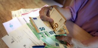 Wer einmal im Schuldensumpf versackt ist, schafft es oft aus eigener Kraft nicht mehr heraus - Nordrhein-Westfalen und Baden-Württemberg wollen Betroffenen helfen. (Symbolbild)