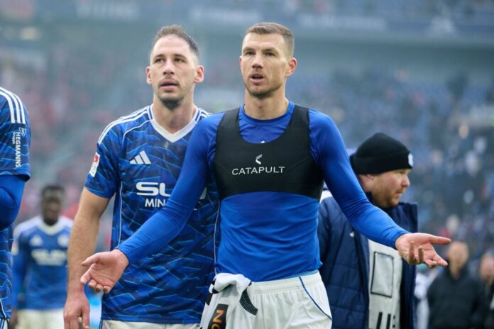 Nikola Katic und Edin Dzeko Edin Dzeko (r) und Nikola Katic stehen Schalke vorerst nicht zur Verfügung. (Archivbild)