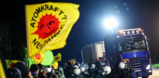 Zweiter Castor-Transport am Dienstag? Gegner planen Proteste Wann rollt der nächste Castor durch NRW? Atomkraftgegner stellen sich auf kommenden Dienstag ein und planen Protestaktionen. (Archivbild)