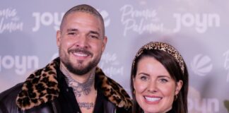 Das Paar trauert um sein ungeborenes Baby.