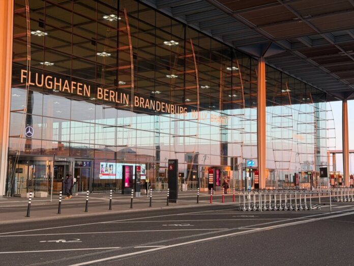Flughafen BER Ein entflohener Insasse aus dem Kölner Maßregelvollzug hat sich in Berlin der Polizei gestellt. (Symbolbild)