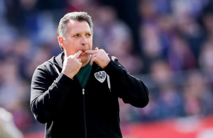 Holstein Kiel - Preußen Münster Der neue Preußen-Trainer Alois Schwartz bei seinem Pflichtspieldebüt in Kiel.