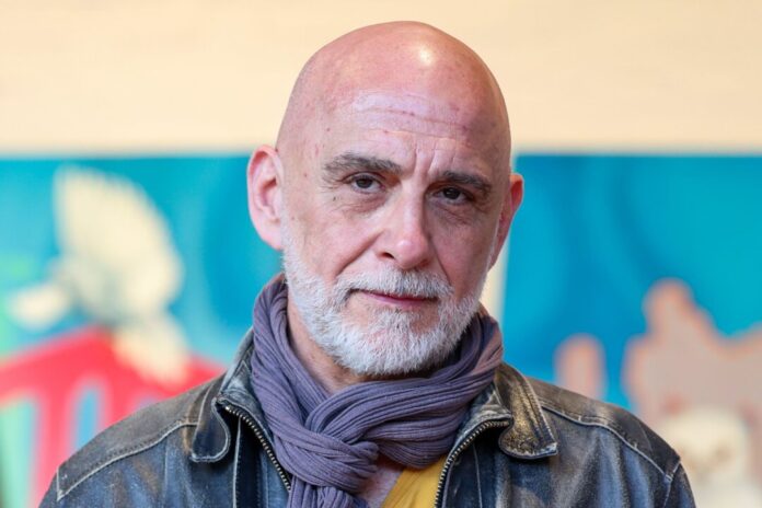 Ausstellung Manzur Kargar im Kunstraum Heilig Geist Der Künstler Manzur Kargar zeigt im Kunstraum Heilig Geist in Essen antike Götter in moderner Bildsprache.