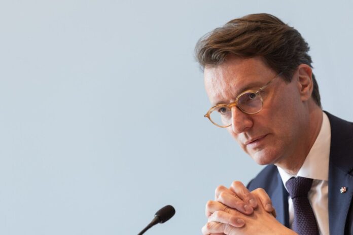 NRW-Ministerpräsident Hendrik Wüst NRW-Ministerpräsident Wüst: «Wenn nichts passiert, zahlen die kleinen Leute die Zeche.»