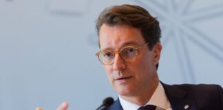 Nordrhein-Westfalens Ministerpräsident Hendrik Wüst (CDU) zählt vor der Landespressekonferenz auf, welche Themen ihn derzeit am meisten bewegen.