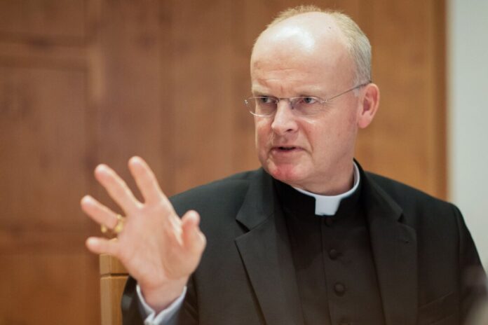 Ruhrbischof Franz-Josef Overbeck Ruhrbischof Franz-Josef Overbeck sieht einen bedenklichen Trend zur «illiberalen Demokratie» (Archivbild).