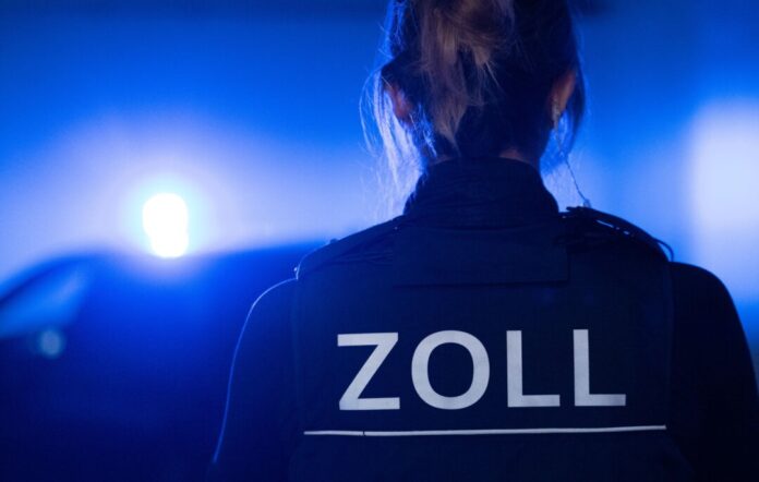 Zoll Widerstand bei Großrazzia: In Mönchengladbach wurden Beamte attackiert. (Symbolbild)