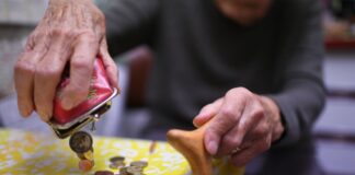 Mehr als 300.000 Menschen in NRW haben Ende 2025 Leistungen der Grundsicherung im Alter und bei Erwerbsminderung bezogen. (Symbolbild)