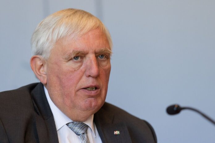 NRW-Gesundheitsminister Karl-Josef Laumann NRW-Gesundheitsminister Karl-Josef Laumann (CDU) kritisiert Unwuchten bei der geplanten Gesundheitsreform.