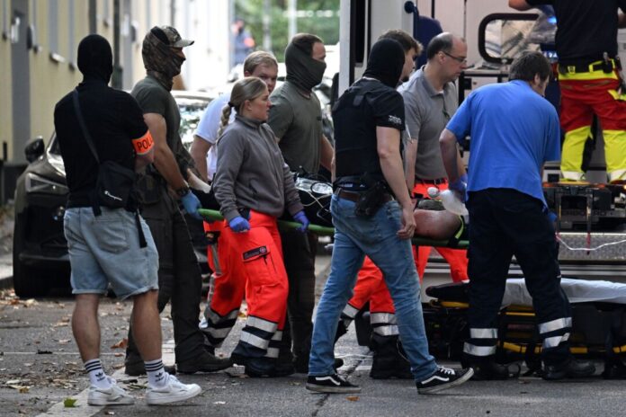 Großer Polizeieinsatz an Berufskolleg in Essen Bei der Festnahme wurde der Tatverdächtige von Polizisten angeschossen und dabei schwer verletzt. (Archivbild)