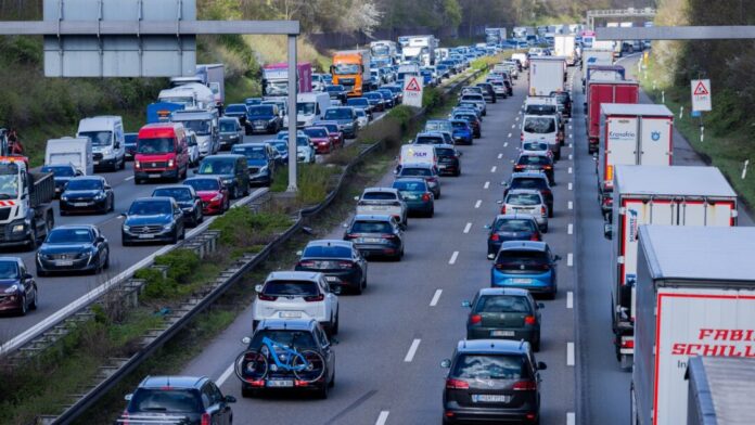 A1 bei Leverkusen Die A1 war am Wochenende gesperrt. (Symbolbild)