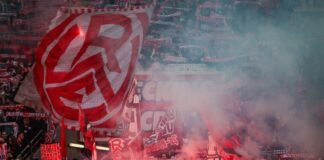 RWE-Fans im Stadion an der Hafenstraße in Essen.  (Archivbild)