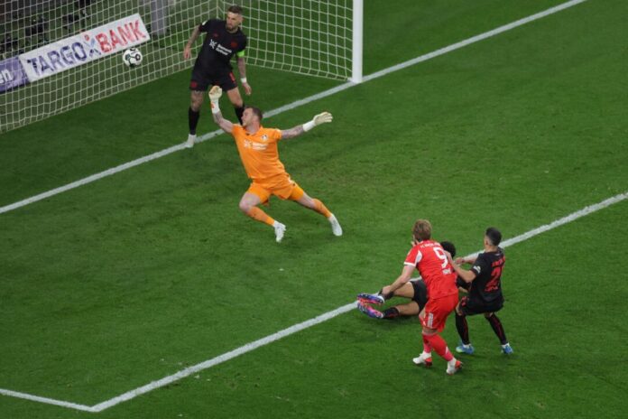 Bayer Leverkusen - Bayern München Harry Kane ließ die Bayern früh jubeln.