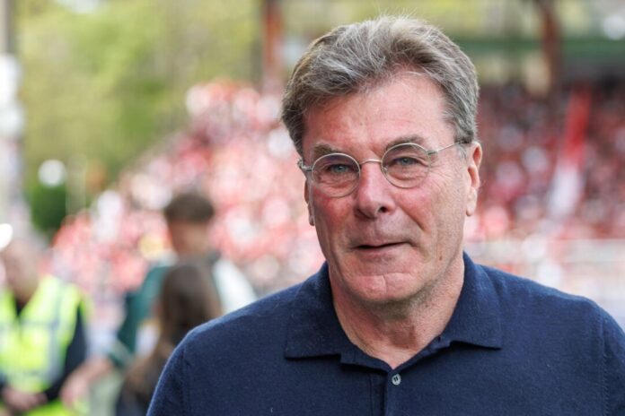 Dieter Hecking Wolfsburgs Trainer Dieter Hecking schwärmt von seinem Ex-Club. (Archivbild)