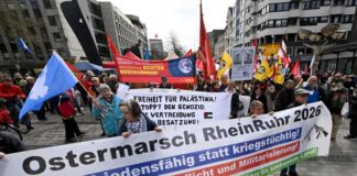 Zehntausende demonstrieren bei Ostermärschen für Frieden In zahlreichen nordrhein-westfälischen Städten fanden Ostermärsche statt.