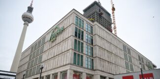 Vermieter beklagen ausbleibende Mietzahlungen von Galeria Die Nutzungsvereinbarung für die Filiale am Alexanderplatz war erst kürzlich verlängert worden.