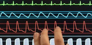 Ein Mädchen und zwei junge Männer wurden in Krankenhäuser gebracht. (Symbolbild)