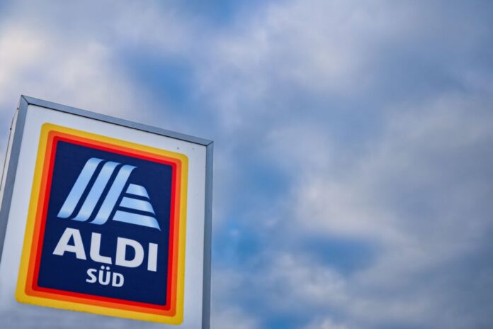 Aldi Süd streicht Stellen Aldi ist neben Deutschland weltweit in 17 weiteren Ländern tätig, unter anderem in China und Australien. In den USA sind beide Aldi-Gruppen vertreten.