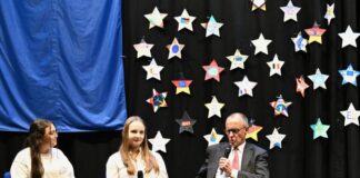 Der Iran-Krieg koste Deutschland durch die wirtschaftlichen Auswirkungen sehr viel Geld, erklärt Bundeskanzler Friedrich Merz (CDU) im Gespräch mit Schülern.