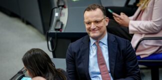 CDU-Politiker Jens Spahn: «Ich bin schwul, nicht queer» Jens Spahn lehnt die Begriffe homosexuell und queer für sich ab.