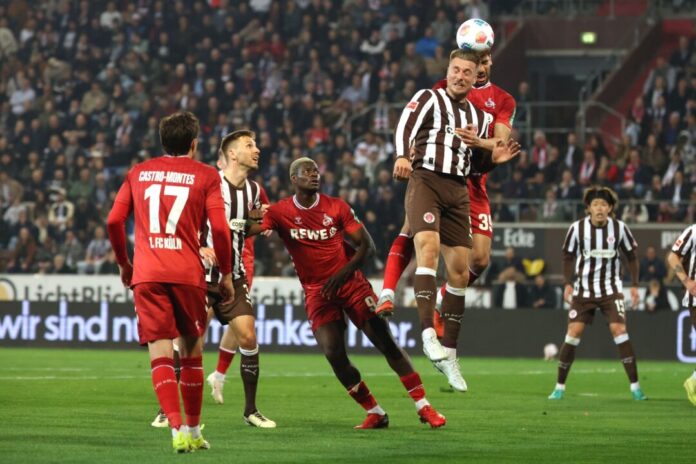 FC St. Pauli - 1. FC Köln Ragnar Ache (Mitte) verletzt sich in Hamburg und fällt vorerst aus.